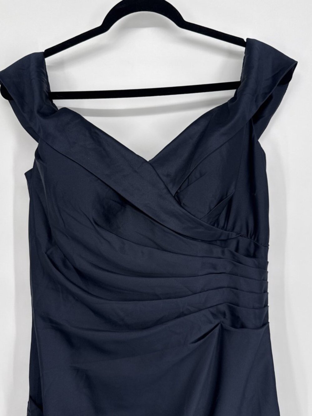 LA FEMME Size 8 Navy Blue Off the Shoulder Ruched Satin Trumpet Gown Dress - Picture 4 of 14